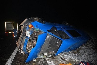 Wypadek w Markowicach na DK1. Dachował bus, sześć osób rannych [FOTO]