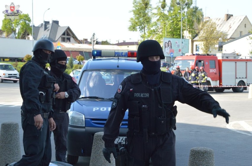 Bomba w galerii Twierdza w Zamościu. Spokojnie, to były ćwiczenia. ZDJĘCIA