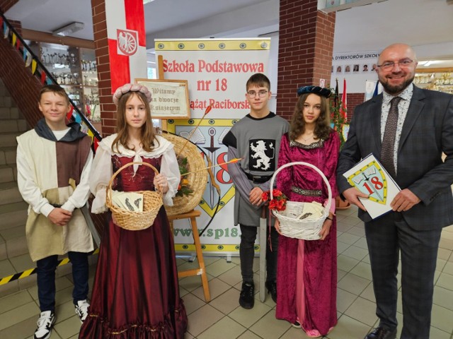 Uroczystość jubileuszowa odbyła się w piątek 20 października w murach szkoły przy ulicy Ocickiej