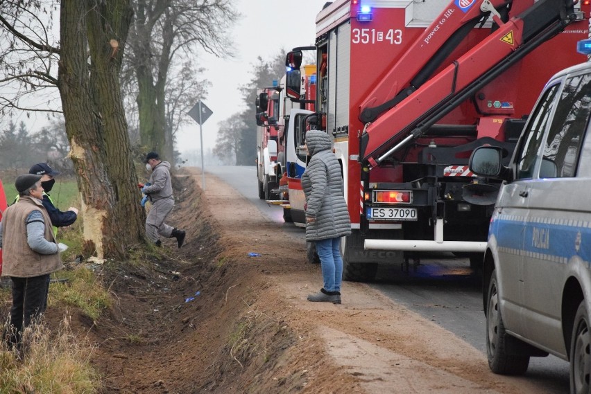 Wypadek w Julkowie. Rannego kierowcę zabrał śmigłowiec LPR [ZDJĘCIA]