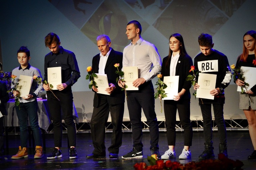 Inauguracja Roku Sportowego w Bełchatowie. Młodzi zawodnicy i trenerzy z nagrodami [ZDJĘCIA]