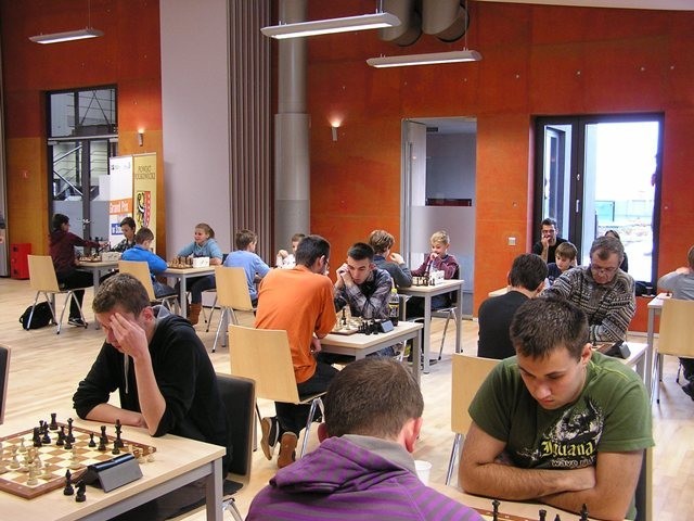 Turniej szachowy o puchar starosty powiatu zgromadził ponad 40 uczestników z całego regionu.