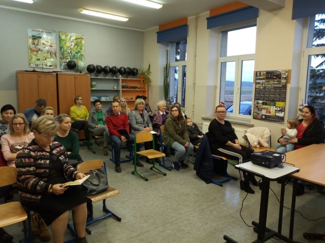Kilkunastu rodziców pojawiło się na szóstym spotkaniu w sprawie likwidacji szkoły podstawowej w Radnicy.