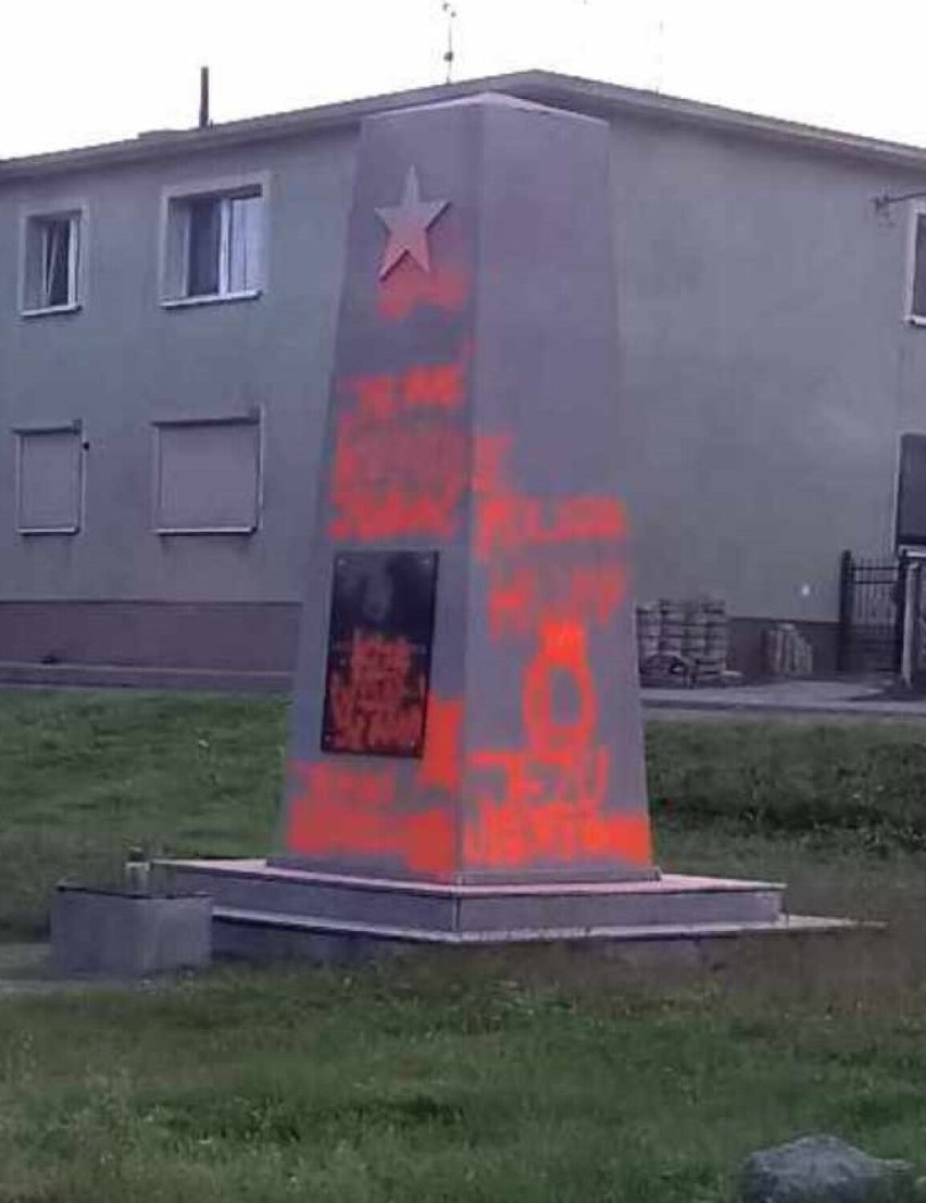 W Łabiszynie oszpecił pomnik wulgaryzmami. Teraz za to odpowie 