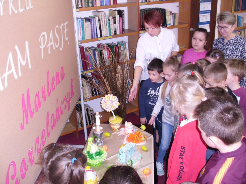 Mieszkańcy Dobrzycy mogli podziwiać prace Marleny Gorzelańczyk w gminnej bibliotece