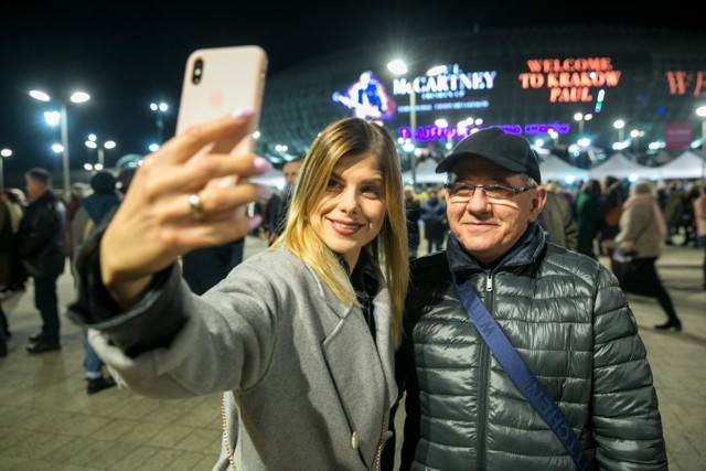 Fani Paula McCartney'a czekają na wielkie show w Krakowie [ZDJĘCIA SPRZED KONCERTU]