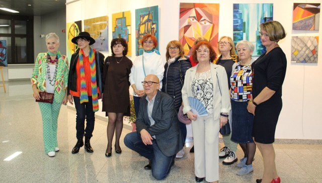 Chełmscy artyści ze Stowarzyszenia Twórczega "Pasja" podczas wernisażu w galerii  Nova.