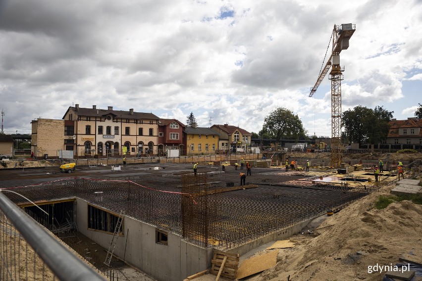 Budowa węzła integracyjnego Gdynia Chylonia na półmetku. Miasto chwali się postępem 