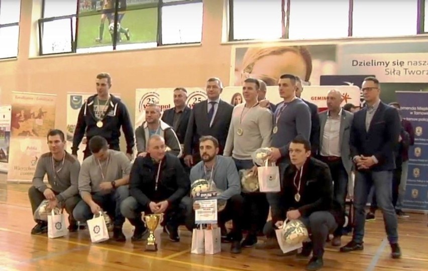 Drużyna oświęcimskich policjantów zdobyła tytuł wicemistrzów Małopolski w piłce nożnej