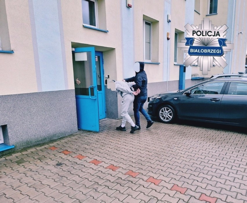 Policjanci z Białobrzegów zatrzymali dwie osoby z...