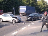 Zderzenie lexusa i forda na skrzyżowaniu al. Warszawskiej i ul. Zbożowej (wideo)