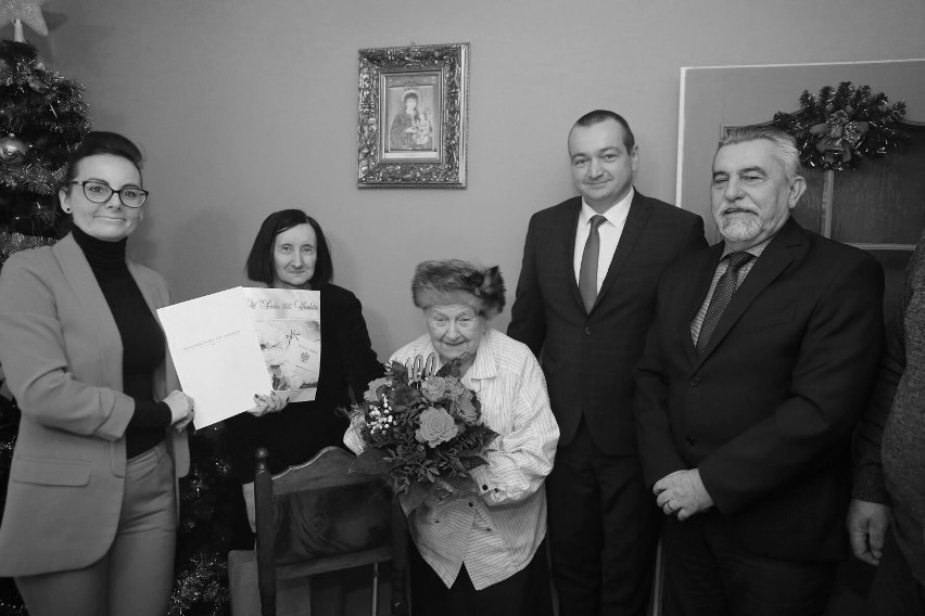 Wizyta władz Kobylina podczas 100. urodzin Czesławy...