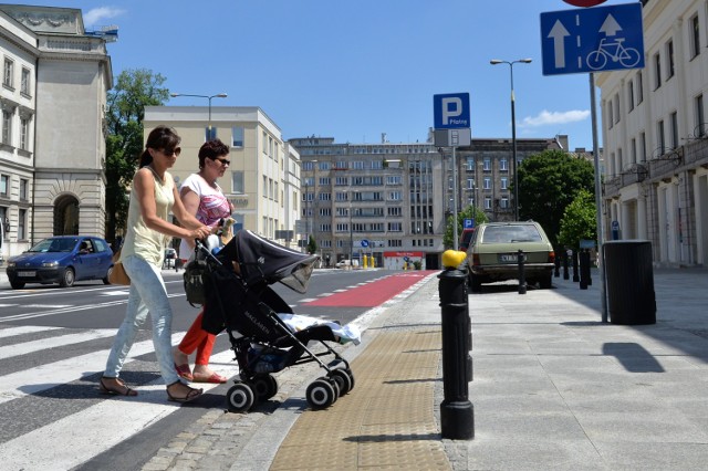 Bariery architektoniczne. W Warszawie jest ich coraz mniej