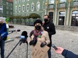 Szczecin. Działacze Zielonych i Młodych Demokratów ze wsparciem dla prześladowanych za udział w protestach uczniów