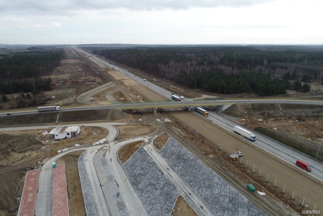 Jak postępuje budowa A1 w okolicach Radomska? Oto najnowsze zdjęcia