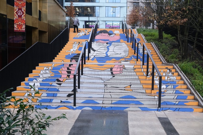 Najbardziej kolorowe schody w Warszawie zmieniły grafikę. Tak się prezentują w nowej odsłonie 