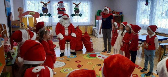 Wspaniałe Mikołajki w Przedszkolu numer 1 w Jędrzejowie. Zobacz zdjęcia z wyjątkowej wizyty Świętego Mikołaja u dzieci