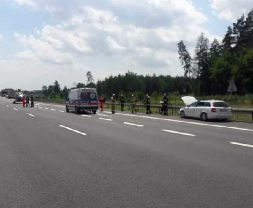 Wypadek na A1 w Żorach: wezwano śmigłowiec LPR. Trzy osoby ranne