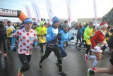 KRZYWIŃ. Bieg Fartucha w Krzywiniu odbył się piąty raz. Na starcie krzywińskiego biegu stanęło w sumie prawie tysiąc  zawodników [ZDJĘCIA]