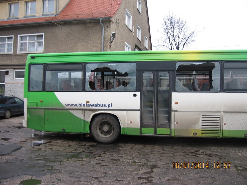 Zgorzelec: nieznani sprawcy ostrzelali autobus