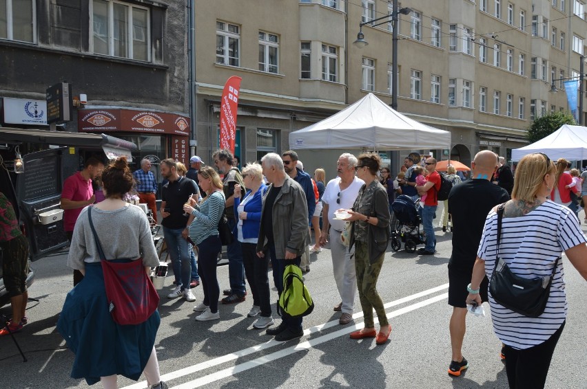 Na Świętojańskiej prezentowali się najlepsi gdyńscy restauratorzy ZDJĘCIA 