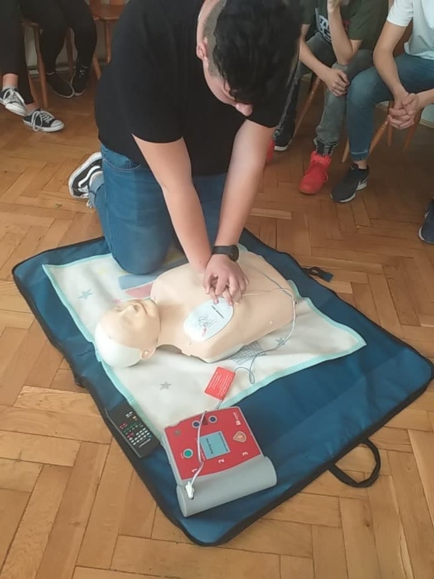PCK w Radomsku prowadzi szkolenia z udzielania pierwszej pomocy 