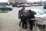 Śmiertelne ugodzenie nożem w Opocznie. Policja szybko zatrzymała sprawcę i jego wspólników
