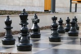 Taaakie szachy. Plenerowa szachownica na Placu Pocztowym [ZDJĘCIA]