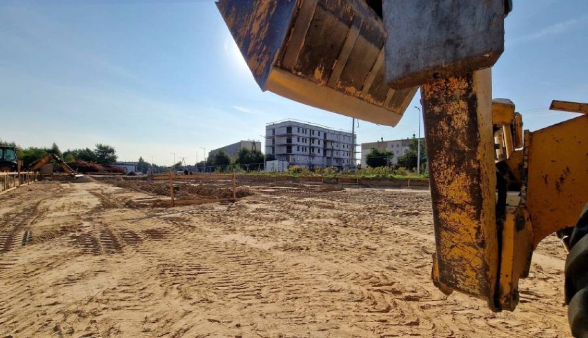 Budowa nowego bloku komunalnego ruszyła w Sieradzu. Jakie szczegóły inwestycji? ZDJĘCIA