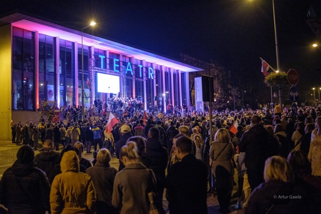 W sobotę 11 listopada przed tarnowskim teatrem zaplanowano wspólne świętowanie Dnia Niepodległości