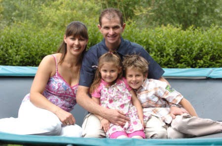 Portret rodziny Adamsów, od lewej: Kylie, Leigh oraz Casey i Declyn. Fot. Archiwum rodzinne Leigh Adamsa