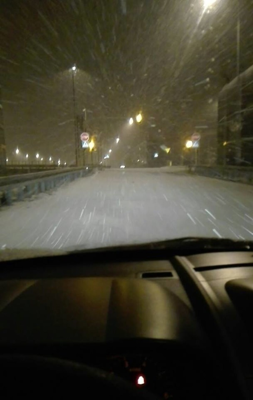 Oblodzone drogi w woj. śląskim 14 stycznia. Śnieg zaczął...