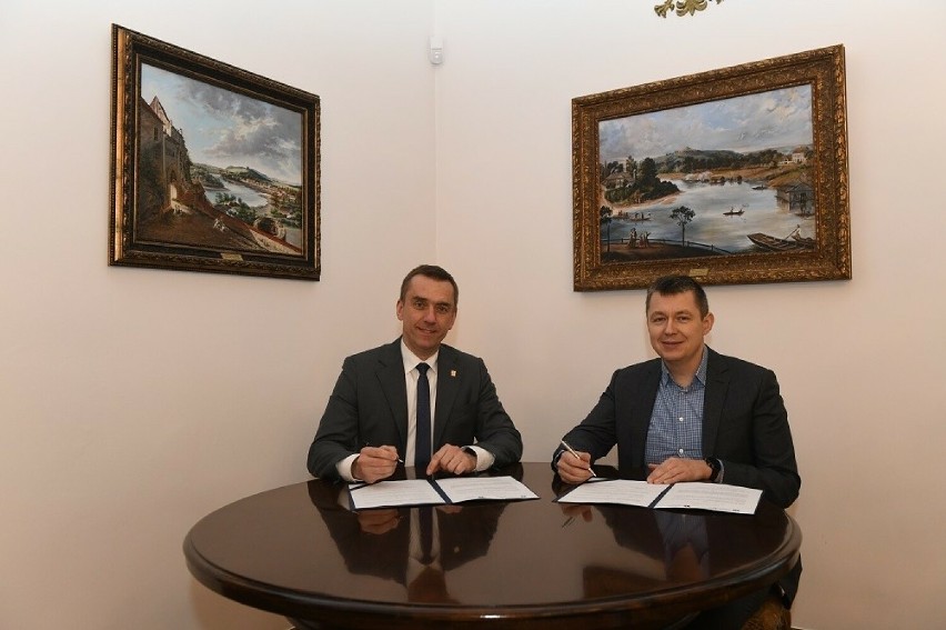 Porozumienie podpisali rektor PK prof. Andrzej Szarata i...