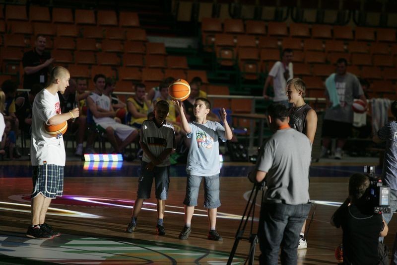 EuroBasket 2011 kobiet [ZDJĘCIA]. W czwartek w Spodku kibice spotkali się z koszykarkami