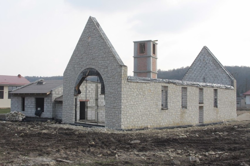 Kaplica w Bochotnicy nadal bez dachu