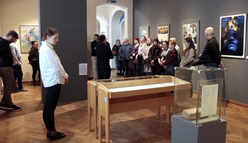 Wystawę "Z archiwum Andrzeja Wajdy" oglądać możemy w muzeum...