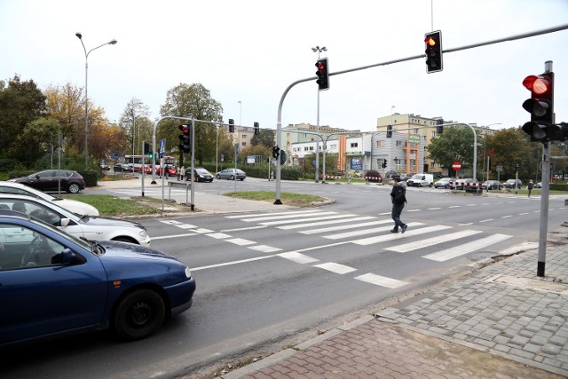 Dziś na skrzyżowaniu ul. Sienkiewicza z al. Kopernika i al. Piłsudskiego włączono nową sygnalizację.