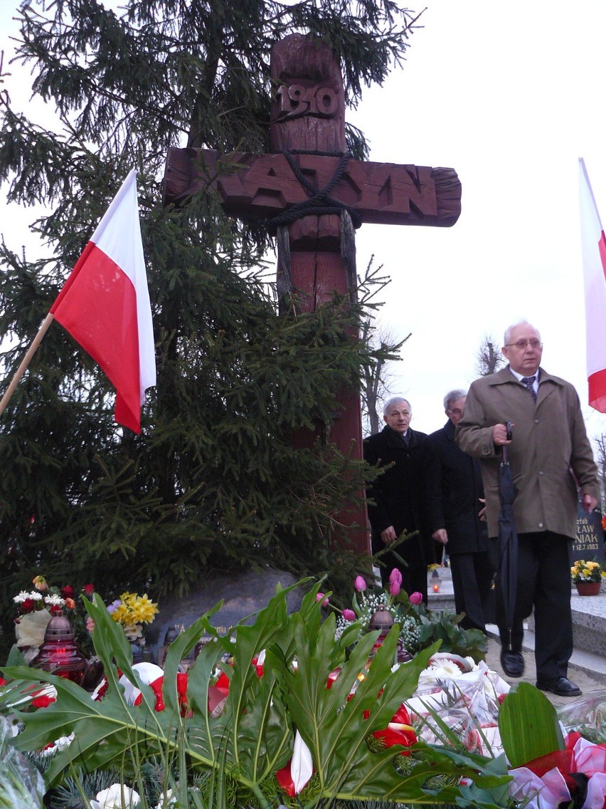 KROTOSZYN - Msza przy Katyńskim Krzyżu. ZOBACZ ZDJĘCIA