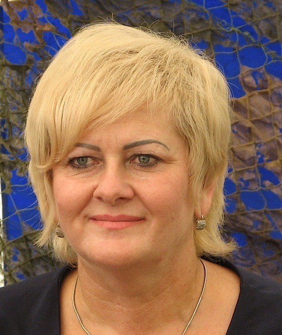Małgorzata Pępek - PO.  Ekonomistka, 50 lat. Mężatka. Wójt...