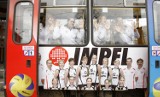 Wrocław: Po mieście jeżdżą tramwaje z przeterminowanymi reklamami