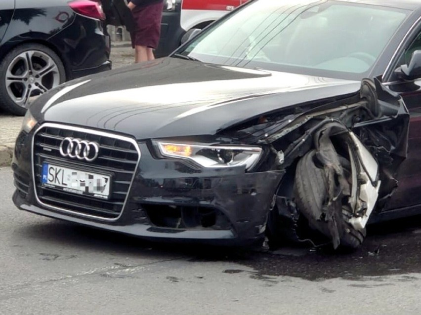 Podhale. Wypadek w Poroninie. Kierująca audi zjechała na przeciwległy pas ruchu. Wjechała w pijanego kierowcę