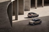 Volvo Cars wprowadza ulepszenia do samochodów w pełni elektrycznych i hybrydowych oraz standaryzuje ich nazwy