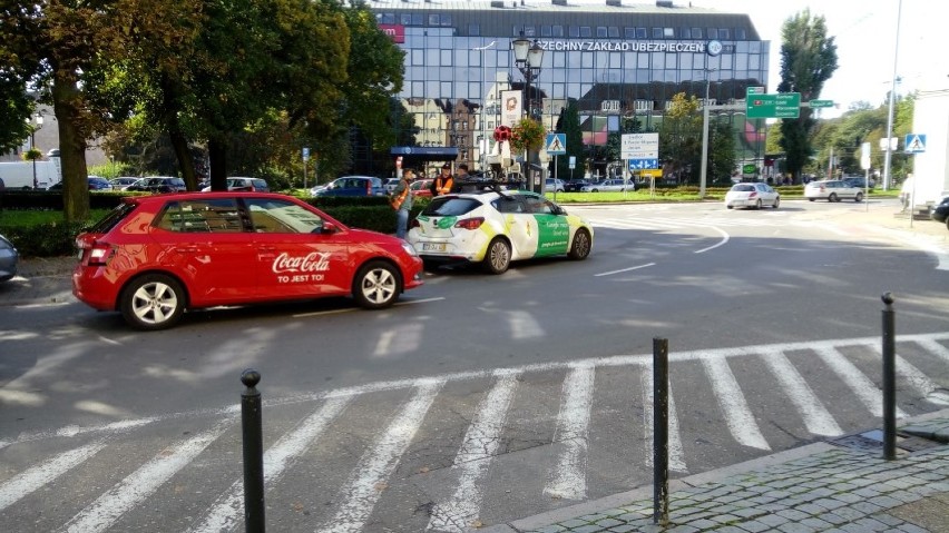 Specjalne samochody Google Street View, wyposażone w...