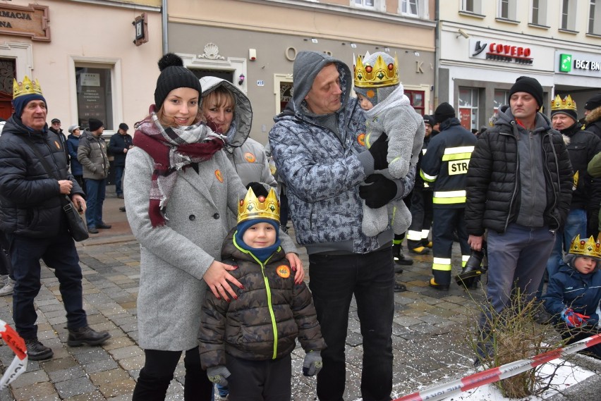 Orszak Trzech Króli 2019 w Opolu. Tysiące ludzi przeszło ulicami miasta śpiewając kolędy