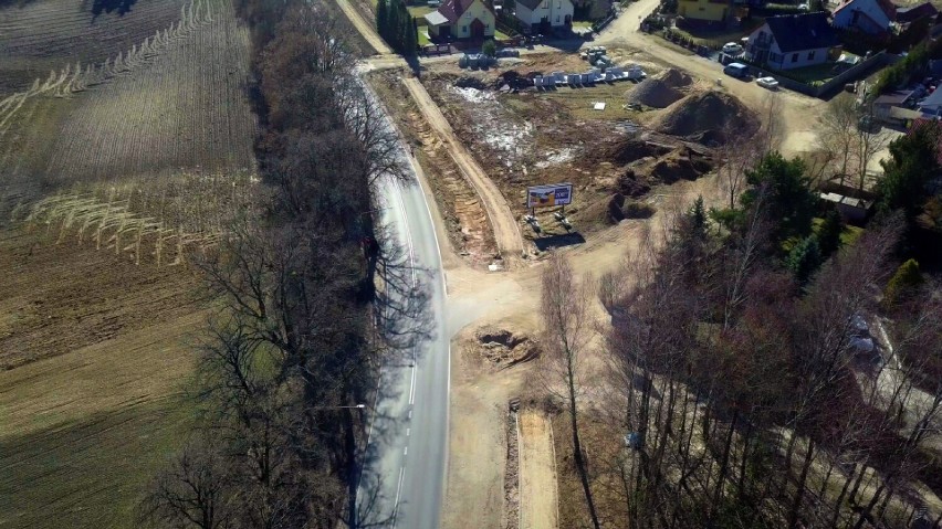 Kolejny etap realizacji ścieżek rowerowych w Kościerzynie. Budowa drogi rowerowej na odcinku Kościerzyna - Sarnowy ZDJĘCIA