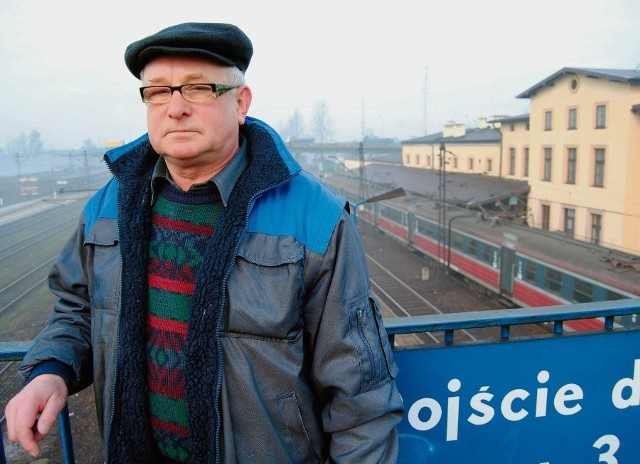 Zdzisław Stachura z Oświęcimia prawie pół godziny czeka w Trzebini na przesiadkę do Krakowa
