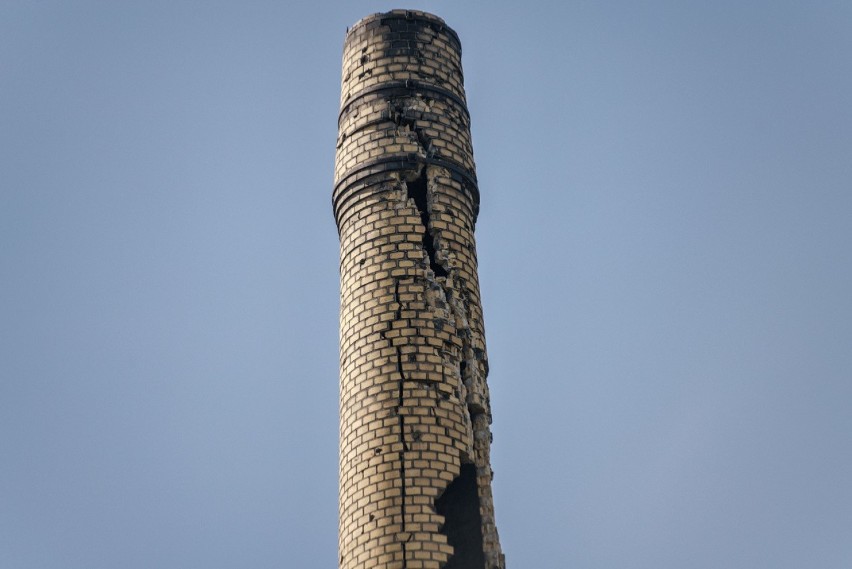 Tak wygląda komin w Wałowicach po uderzeniu pioruna