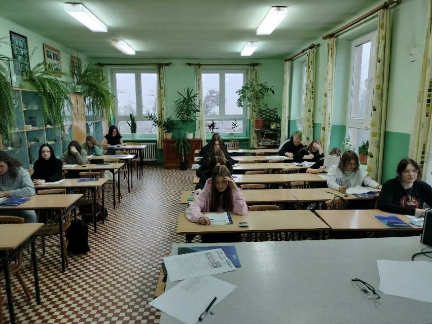 Próbna matura 2024 z matematyki napisana. Jak poszło maturzystom z II Liceum Ogólnokształcącego w Starachowicach?