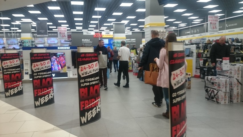 Black Friday w Katowicach: tłumy w centrach handlowych, korki i brak miejsc na parkingach