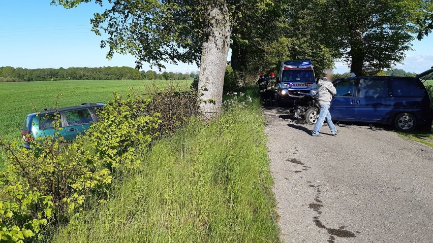 Wypadek na drodze między Kołobrzegiem a Białogardem [zdjęcia]